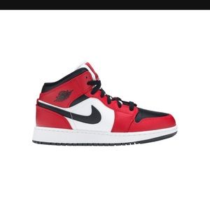 Chicago MID  Jordan 1. Men size 7 bought for $200. Make an offer